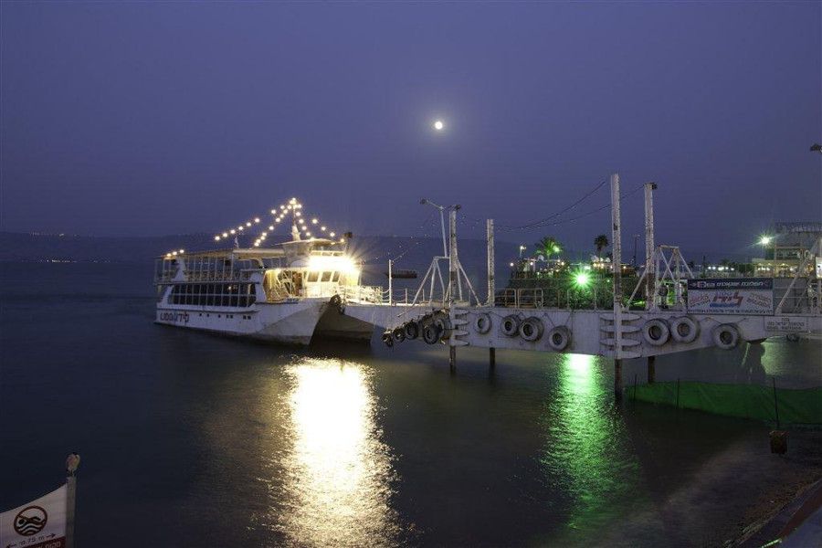 Barco en el puerto deportivo