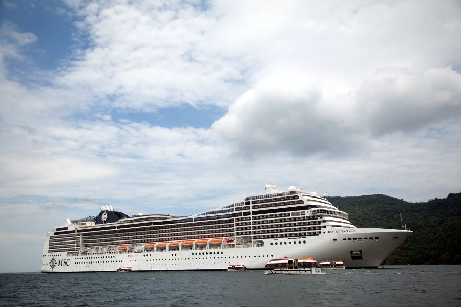 Navio em Angra dos Reis, Rio de Janeiro