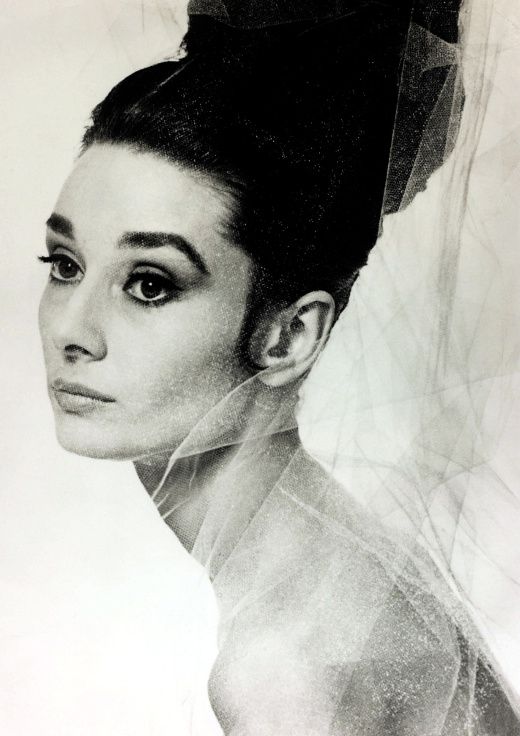 Audrey Hepburn como la cara de la campaña para el perfume L'Interdit, 1958