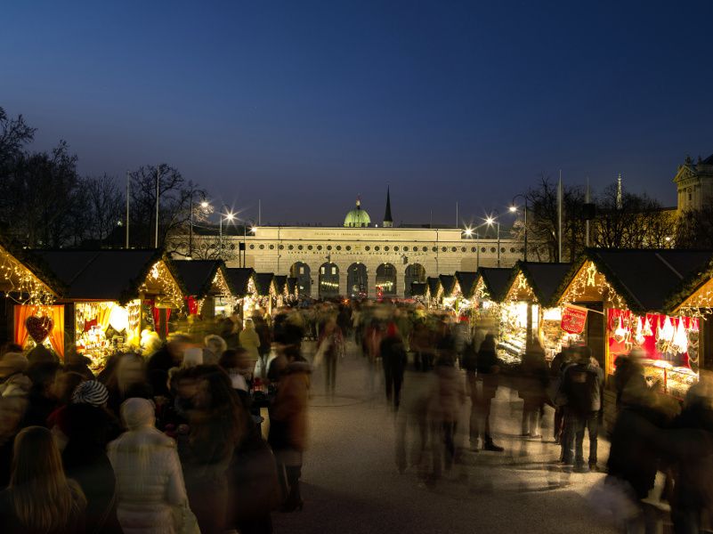 Mercado navideño en el Maria Theresien Platz