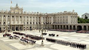 El relevo de la Guardia en el Palacio Real, un atractivo turístico de Madrid