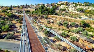 Un nuevo puente colgante del valle de Hinnom al monte Sión en Jerusalén