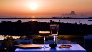 La terraza perfecta para disfrutar las impresionantes puestas de sol de Formentera