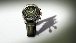 El modelo de reloj Longines Spirit Flybach se viste de oro