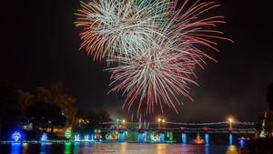 Tradiciones, hogueras y luces de ensueño para celebrar la Navidad en Luisiana